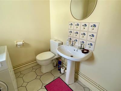 UTILITY/ TWO PIECE CLOAKROOM